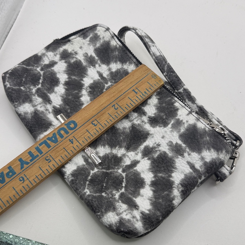 Steve Madden Monochrome Gray White Tie Dye Wristlet Bag Purse Wallet - Picture 11 of 12